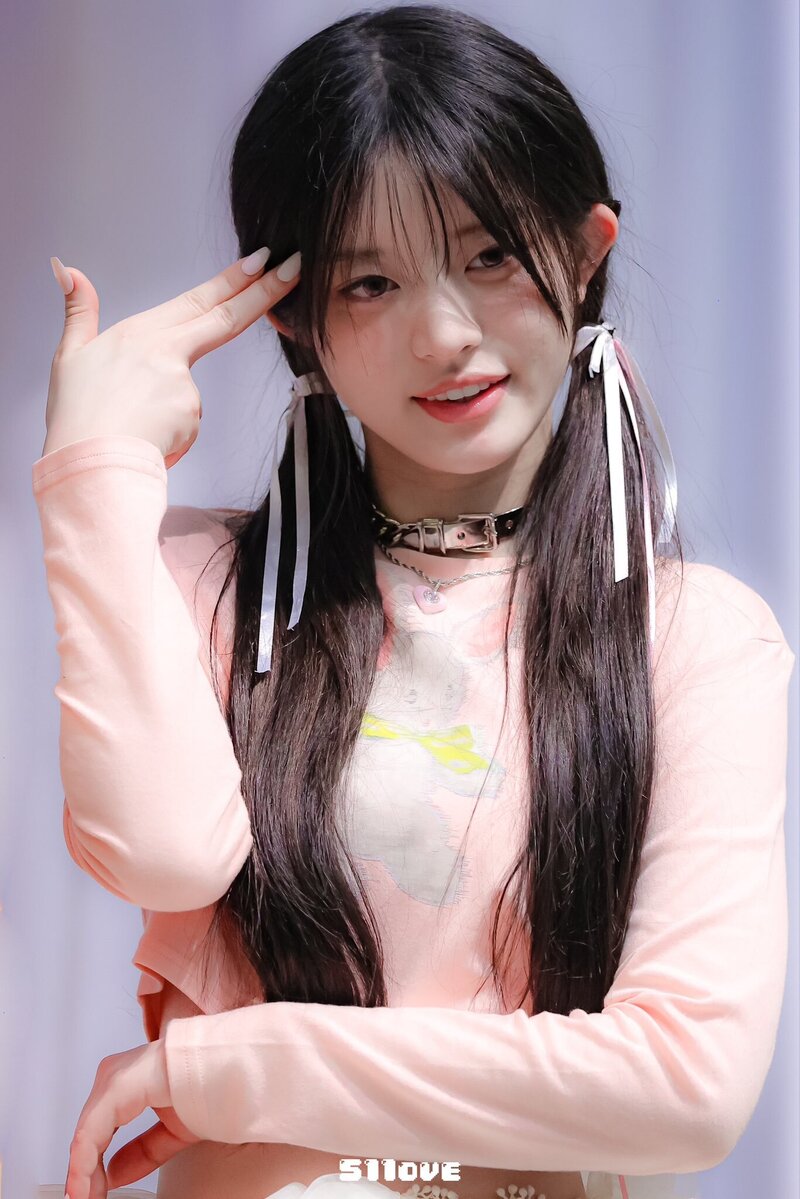 240414 ILLIT Minju at Fansign Event documents 12