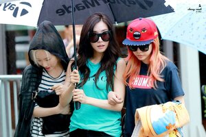 150724 Girls' Generation Tiffany, Sunny, Taeyeon at Music Bank