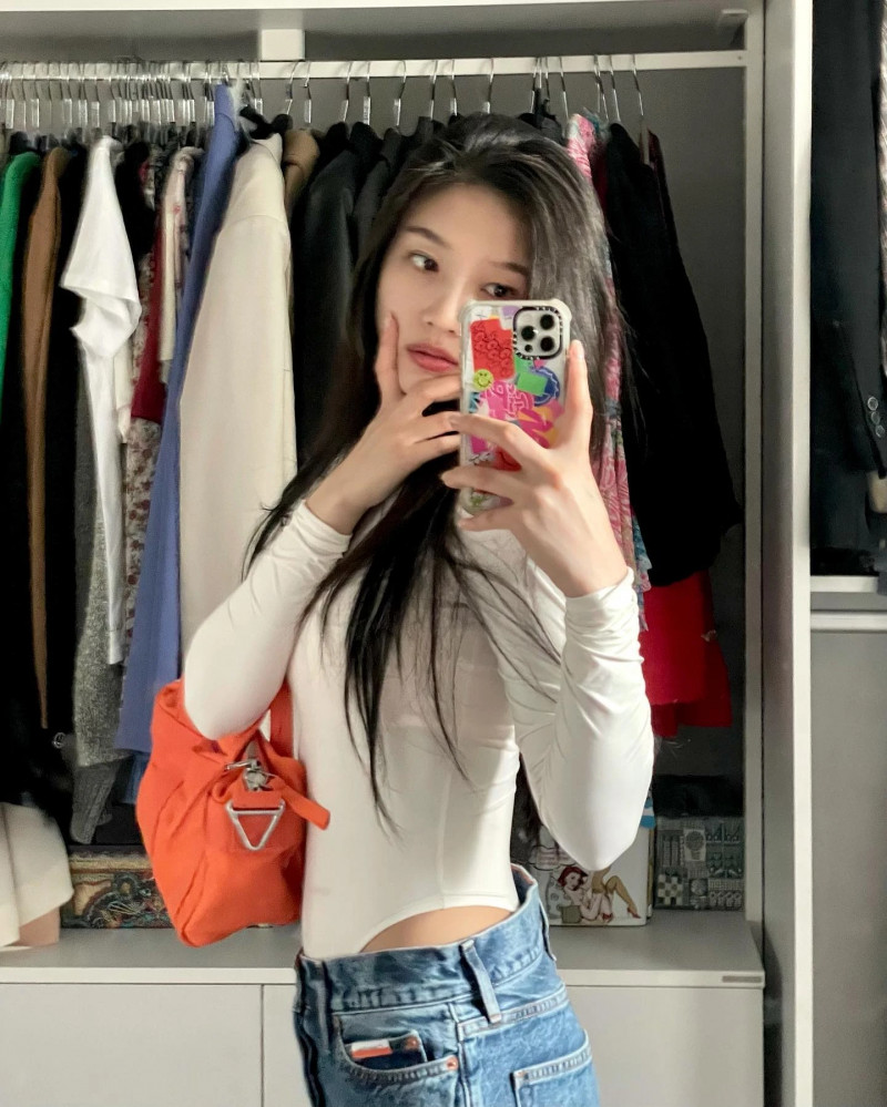 210427 Red Velvet Joy Instagram Update documents 5