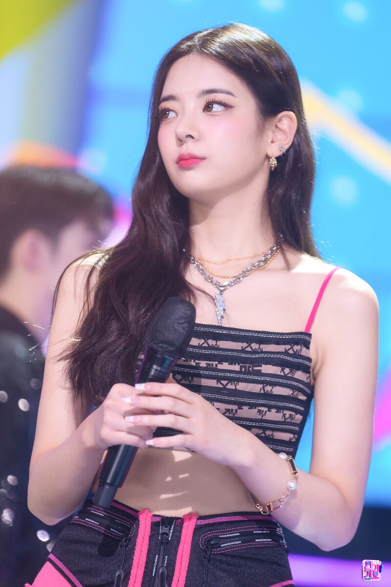 220724 ITZY Lia - 'SNEAKERS' at Inkigayo documents 3