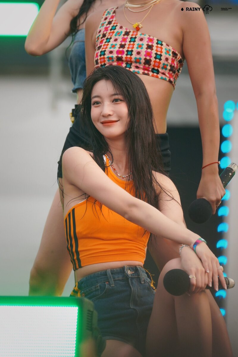 230624 Oh My Girl Yubin at 2023 Waterbomb festival documents 4
