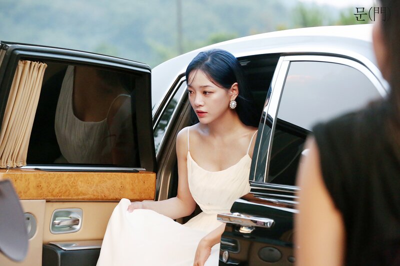 230913 Jellyfish Entertainment Naver Update - Kim Sejeong "Top or Cliff" MV Behind the Scenes documents 5
