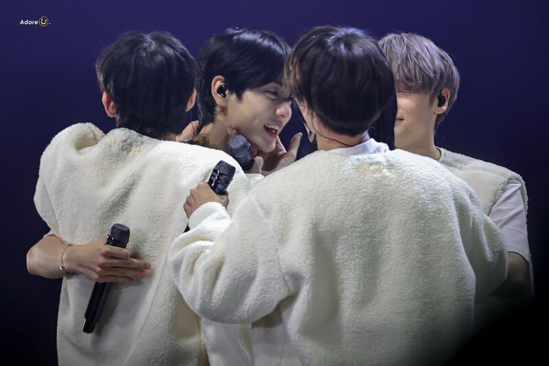 231203 TXT at 'TXT WORLD TOUR〈ACT : SWEET MIRAGE〉FINALE' documents 3