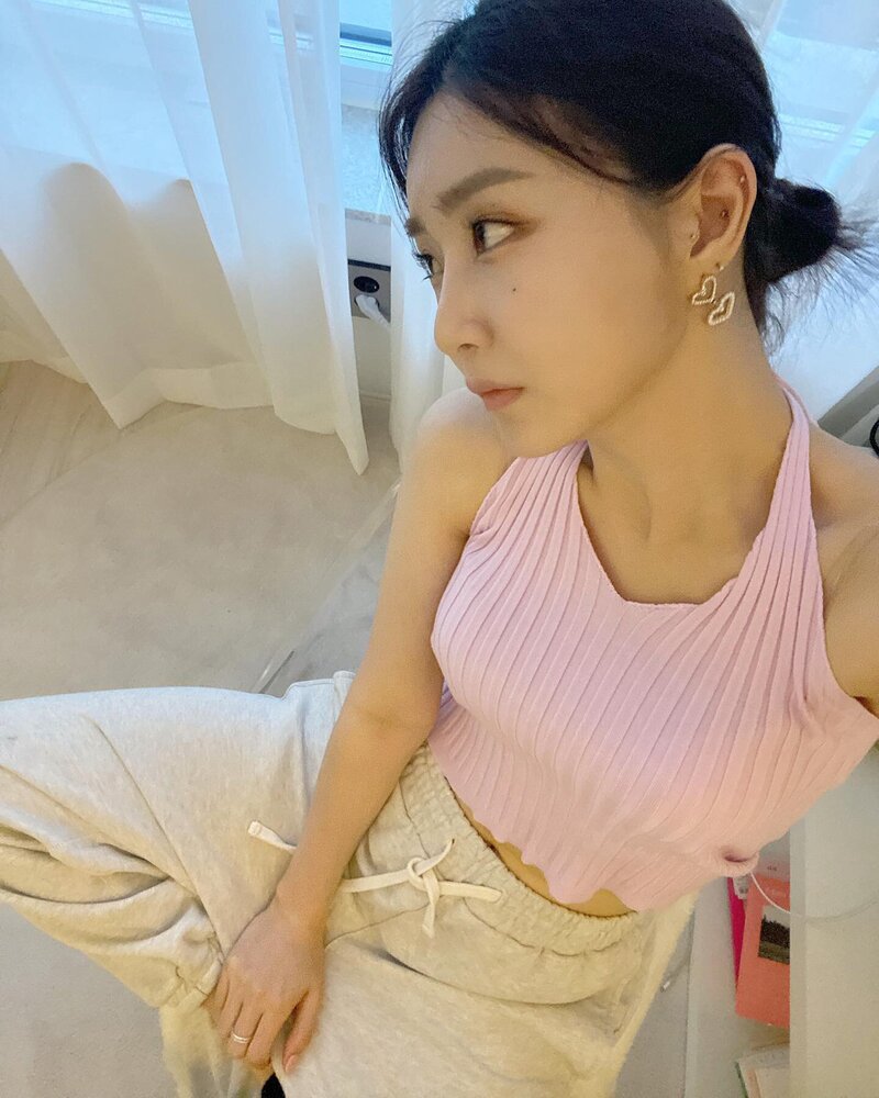 210629 Brave Girls Yuna Instagram Update documents 4