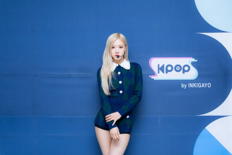 210404 SBS Twitter Update - Rosé at Inkigayo Photo Wall documents 2