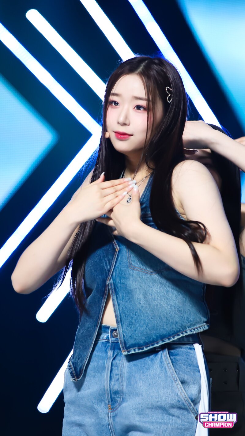 231018 tripleS EVOLution Chaeyeon - 'Invincible' at Show Champion documents 5