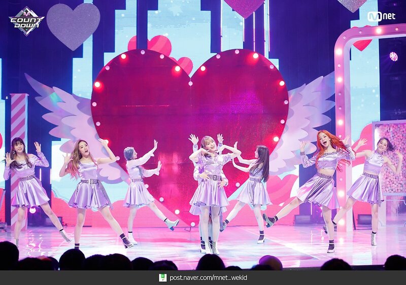 181018 fromis_9 - 'LOVE BOMB' at M COUNTDOWN documents 3