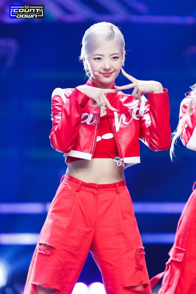 230810 ITZY Lia - 'CAKE' at M COUNTDOWN documents 2
