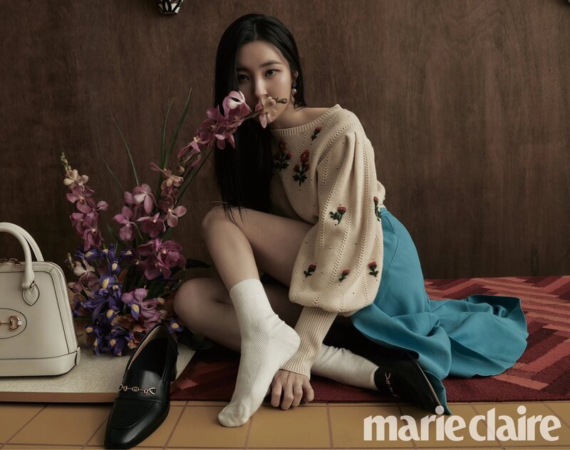 Sunmi & Chungha for Marie Claire Korea Magazine May 2021 Issue documents 3