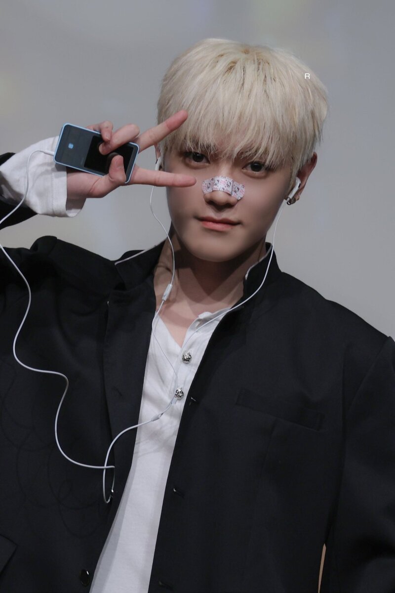 240305 NCT's Taeyong documents 4