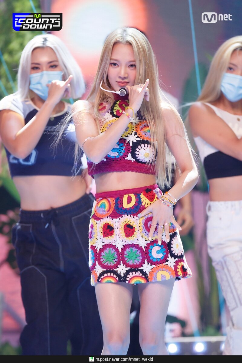 210812 HYO & BIBI Performing "Second" at M Countdown | Naver Update documents 21