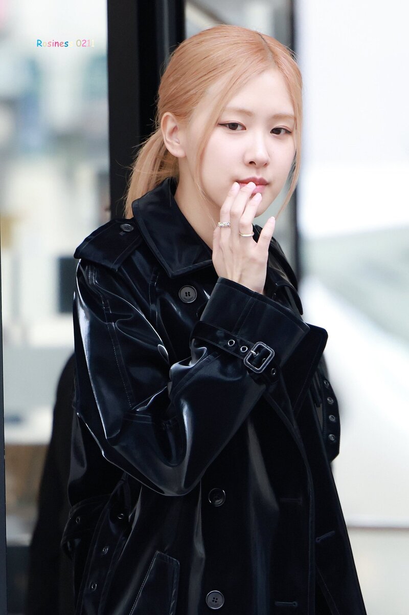 220928 ROSÉ at YSL FLAGSHIP STORE documents 2