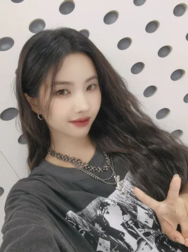 240504 - (G)I-DLE Twitter Update with SOYEON