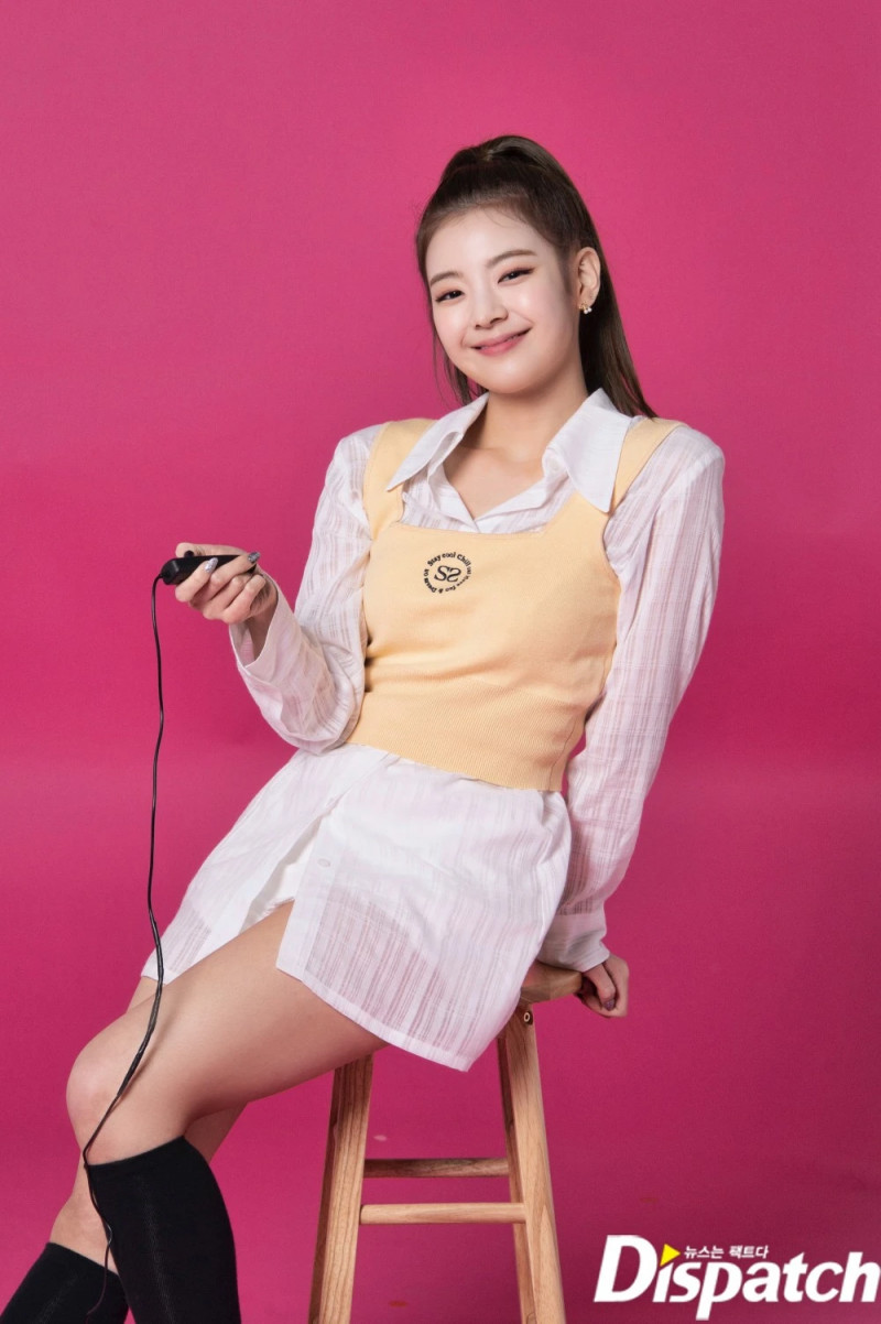210427 ITZY Lia 'GUESS WHO' Promotion Photoshoot by Dispatch documents 2