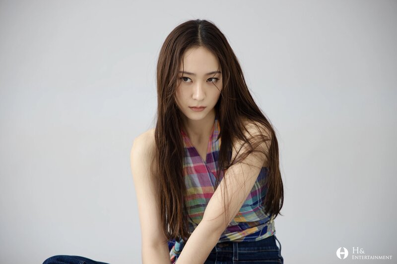 210402 H&D Naver Post - Krystal's Marie Claire Photoshoot Behind documents 20