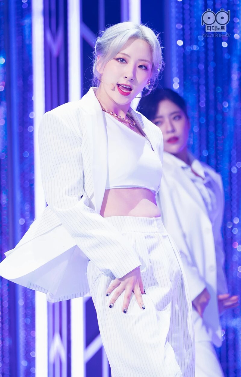 210516 WJSN The Black 'Easy' at Inkigayo documents 10