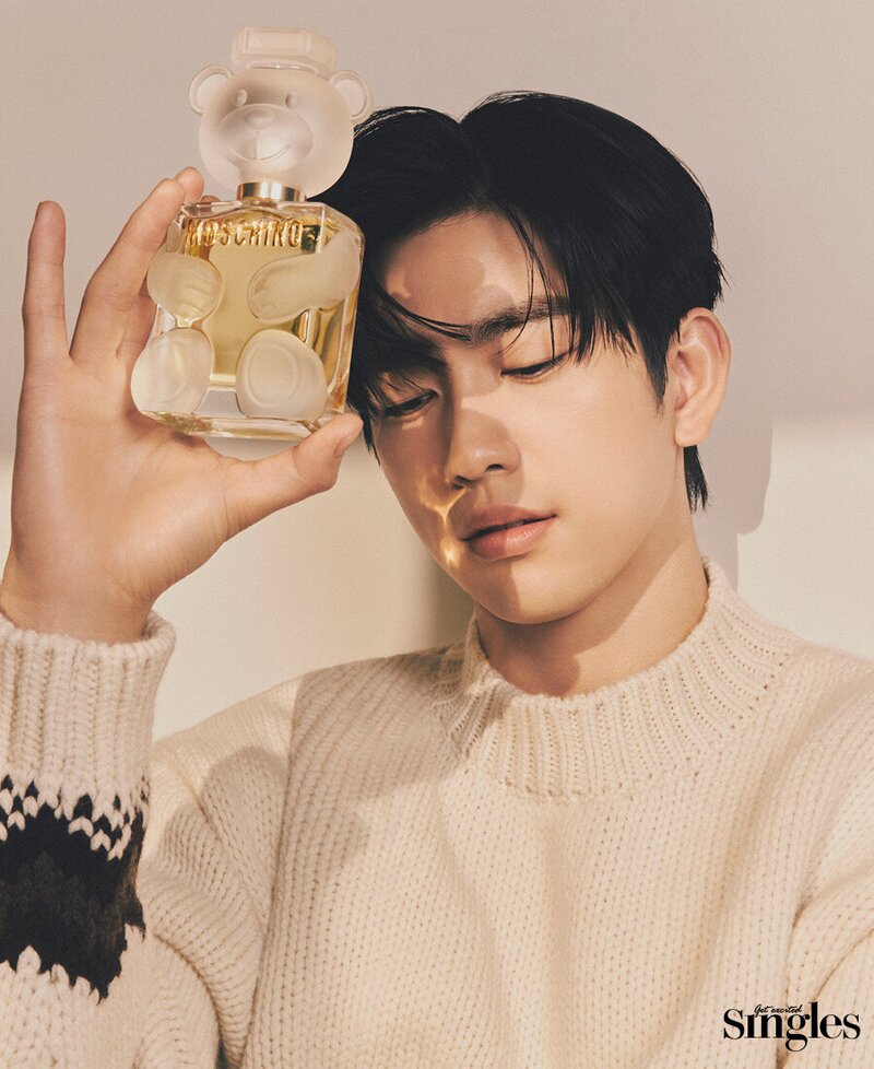 JINYOUNG for THE SINGLES Magazine x MOSCHINO Dec Issue 2021 documents 7