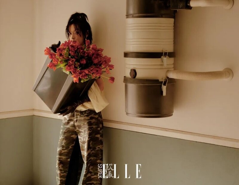 LEXIE LIU for ELLE China October Issue 2022 documents 7