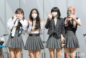 201008 BLACKPINK - On the way to filming Knowing Brothers