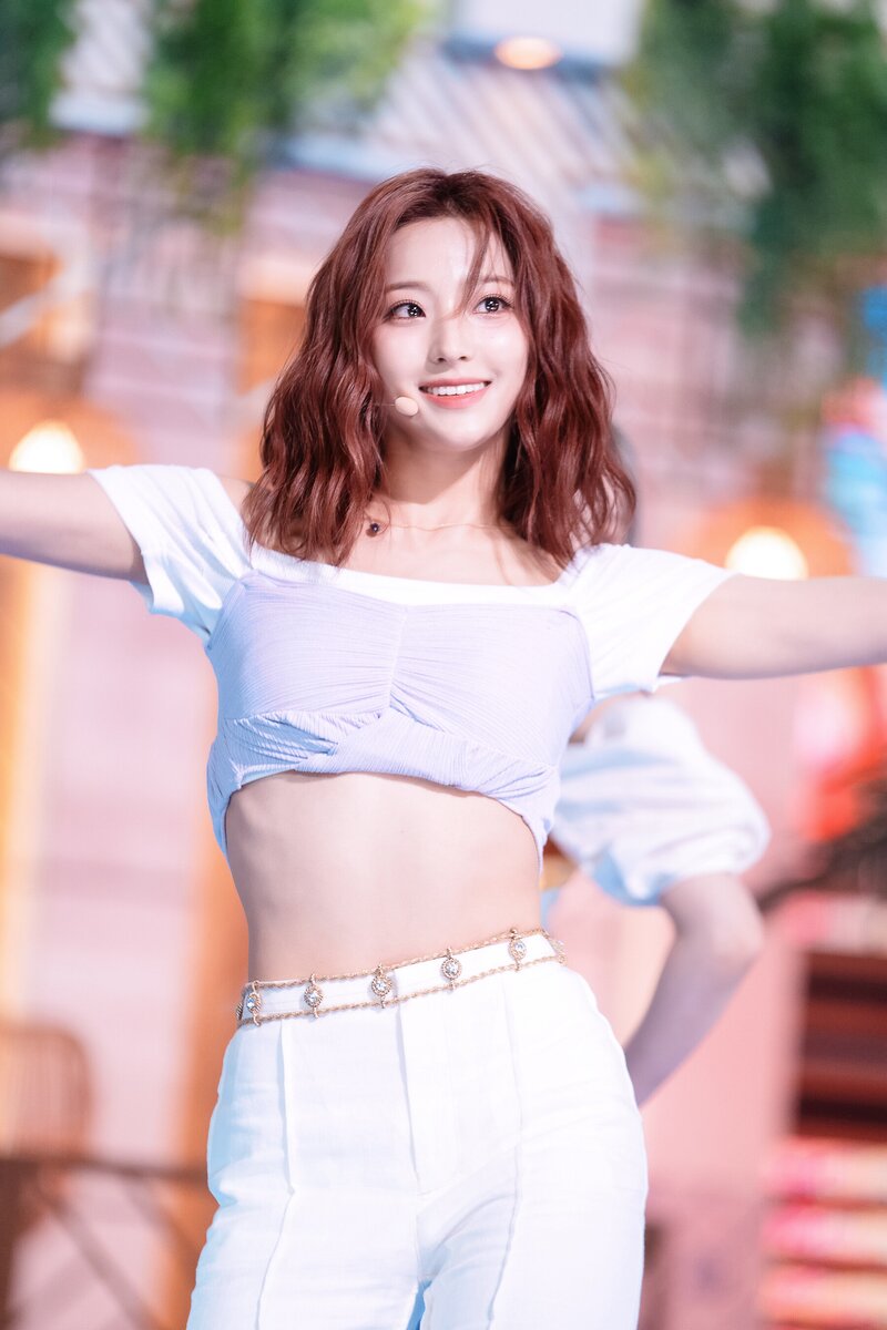 220703 fromis_9 Saerom - 'Stay This Way' at Inkigayo documents 8