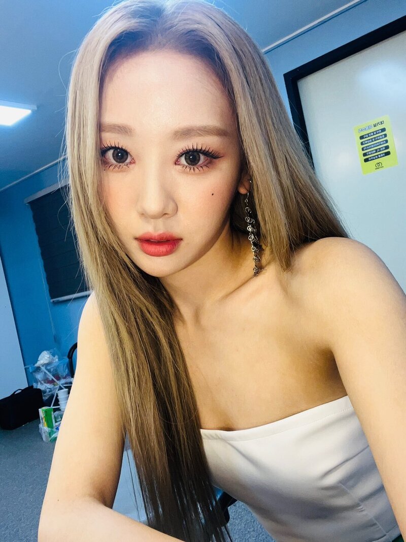 220928 LOONA Twitter Update - Yves documents 9