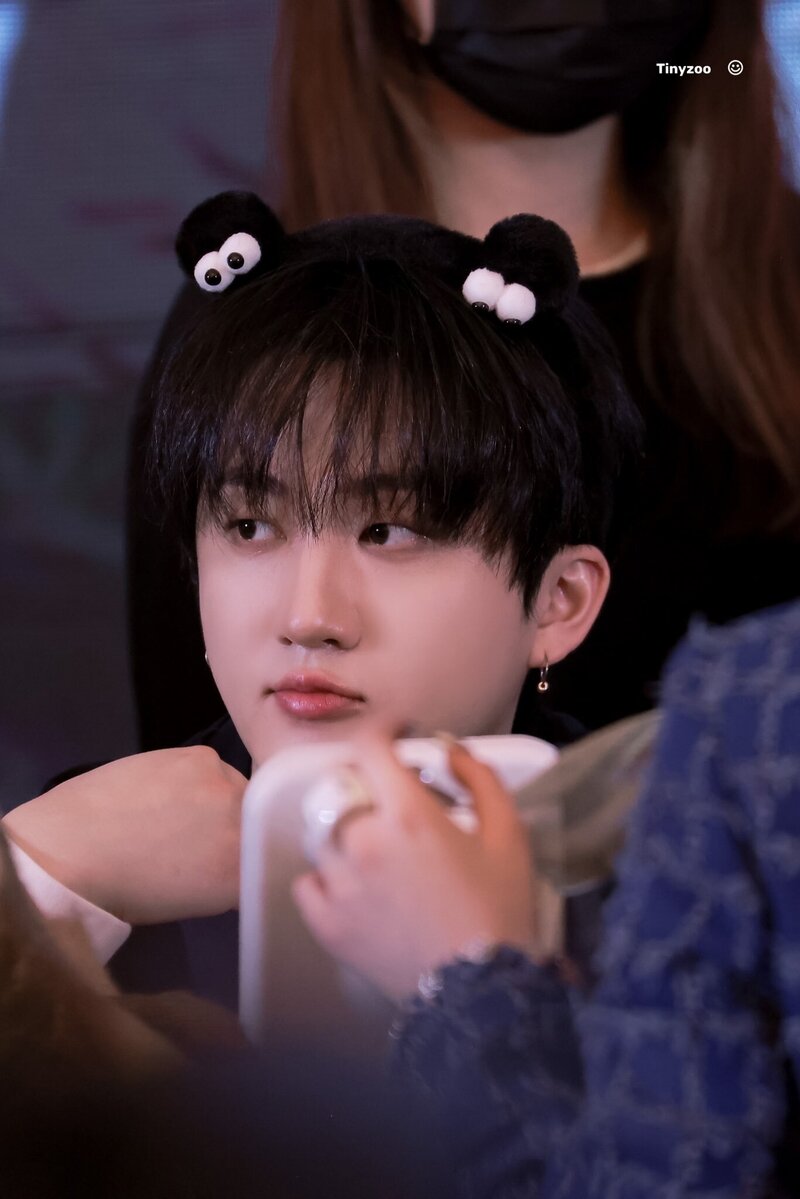 240203 StrayKids Changbin - KMS Fansign Event documents 4