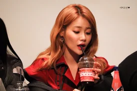 170112 AOA Yuna at Angel's Knock Fansign