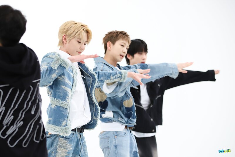 231122 MBC Naver Post - AMPERSAND ONE at Weekly Idol documents 5