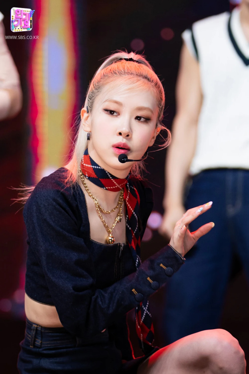 210328 Rosé - 'On The Ground' at Inkigayo documents 10