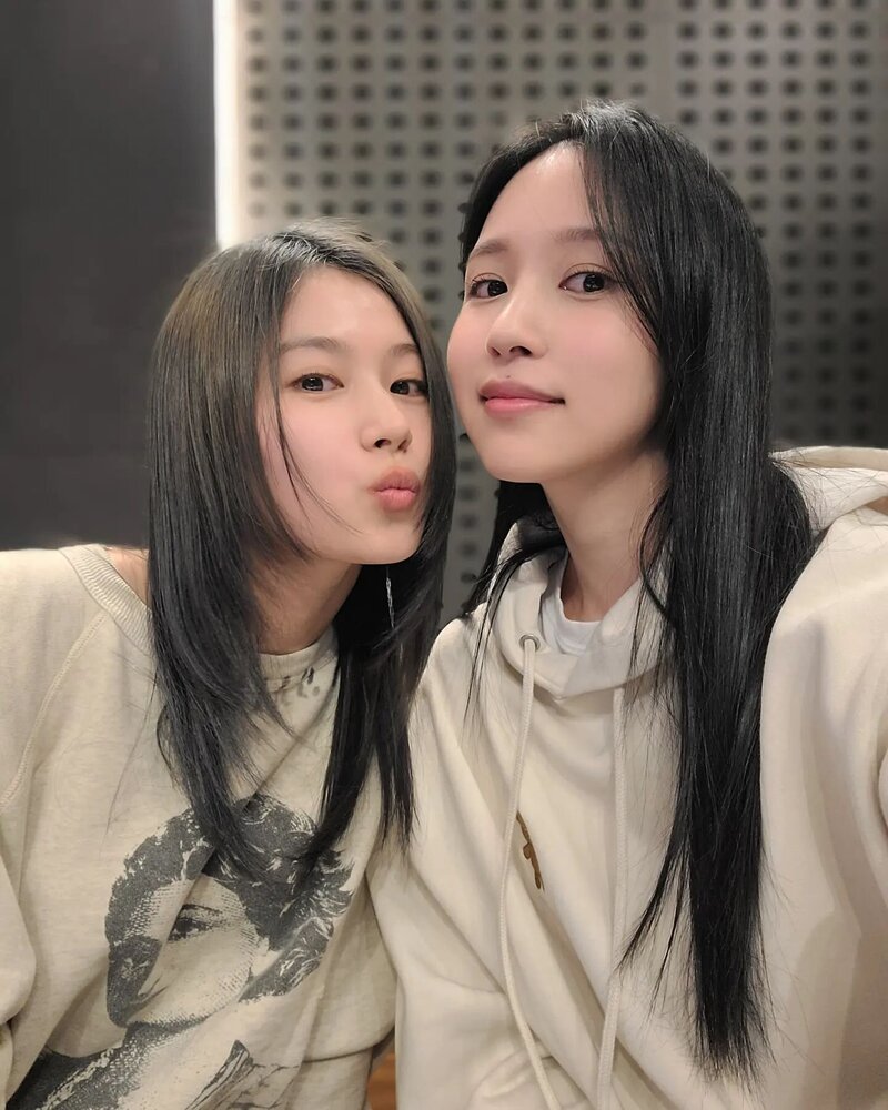 230313 Heize's Volume Up Instagram Update with TWICE's Sana & Mina documents 9