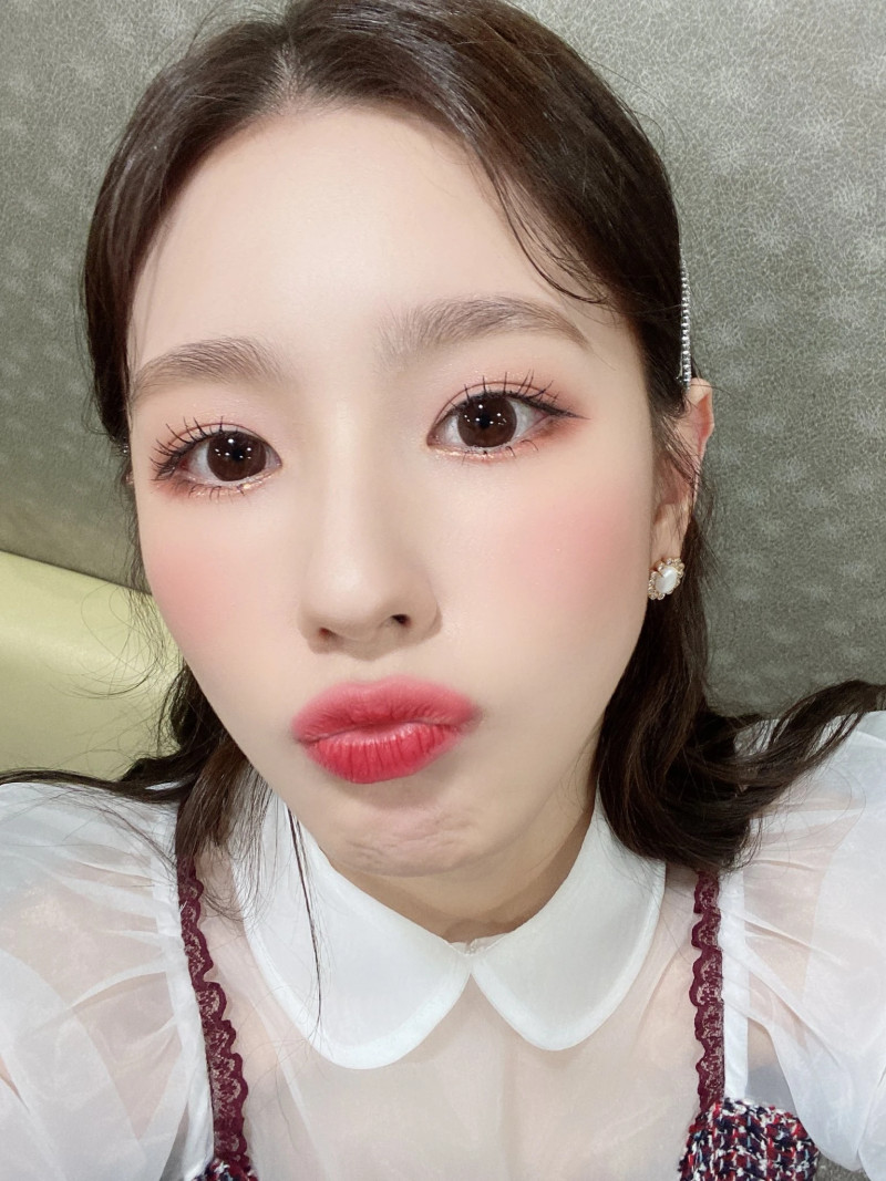 210318 (G)I-DLE Twitter Update - Miyeon documents 2