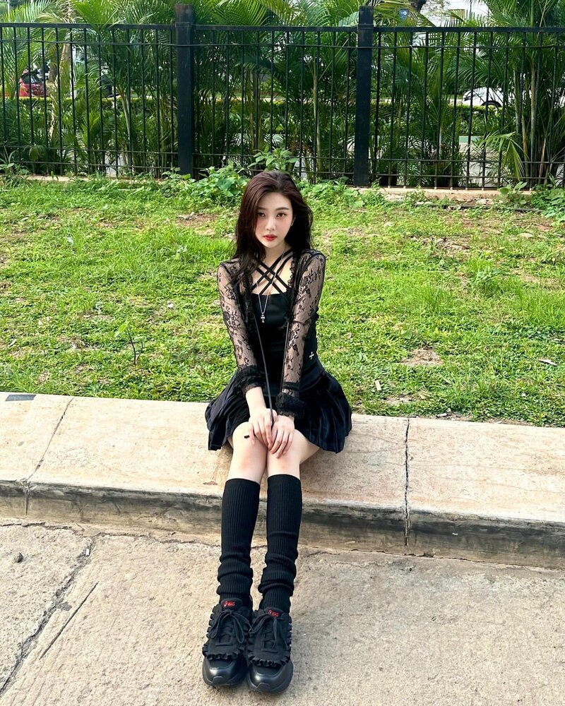 231216 Red Velvet Joy Instagram Update documents 14