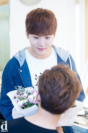 161116 SEVENTEEN for MBC Every1 'StarShow 360' preparation [Dispatch] - Seungkwan