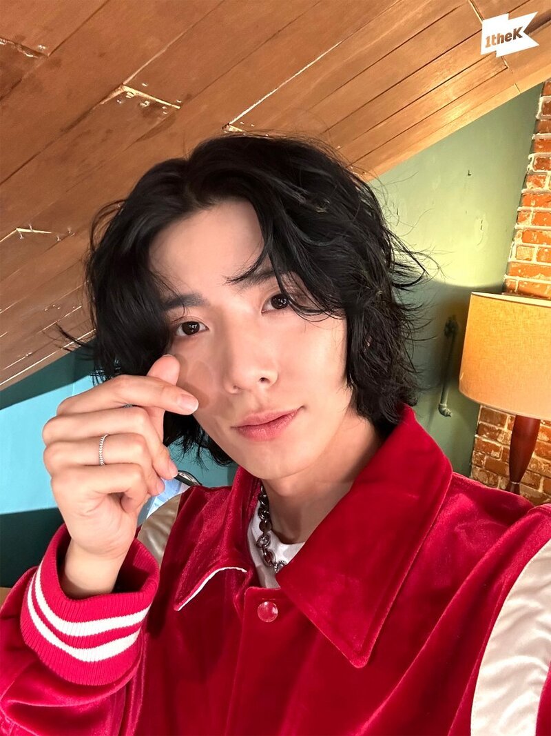 231211 - 1theK Twitter Update - SF9 Hwiyoung Live Photos documents 2