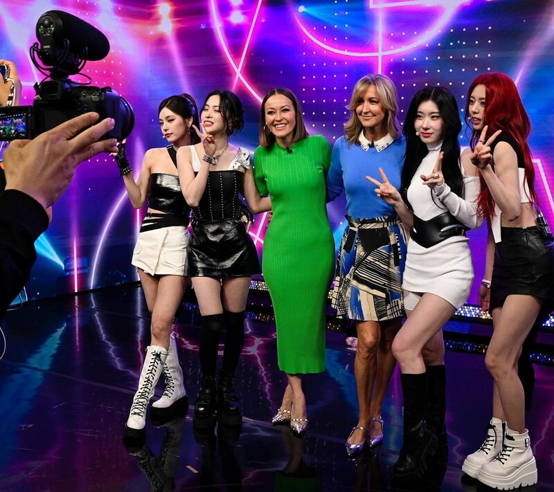 240423 - Good Morning America Instagram Update with ITZY documents 2