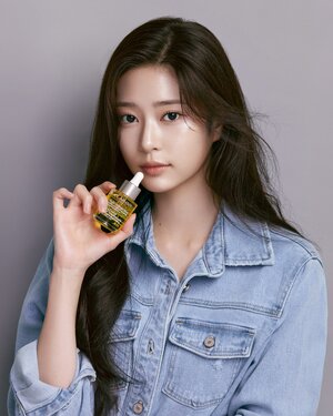 Kim Minju for Clarins 2022 Body Oil Treatment & Double Serum