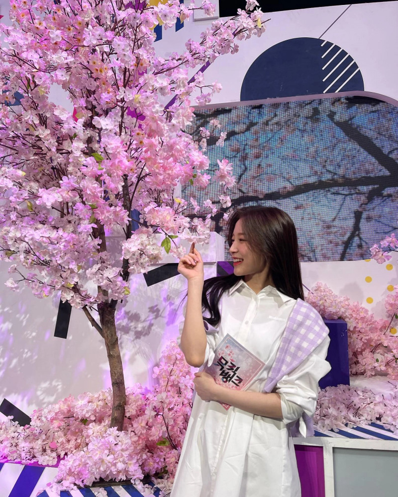 210326 OH MY GIRL SNS Update - Arin documents 4