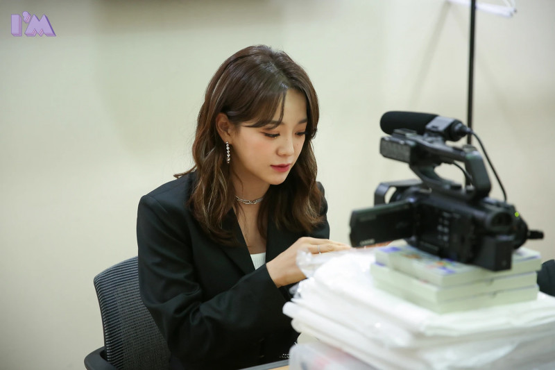 210430 Jellyfish Naver Post - Sejeong 'Warning' Music Show Behind documents 7