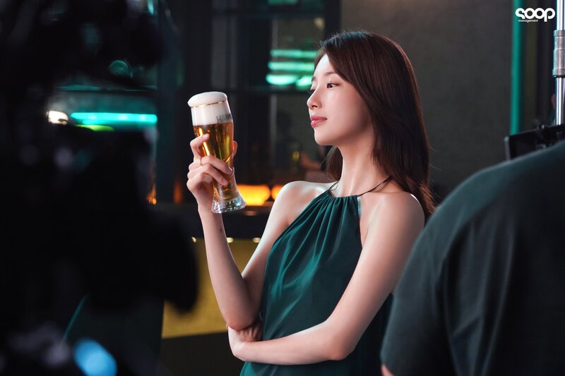 230912 SOOP Naver Post - Suzy - Hanmac Beer Ad Filming Behind documents 6