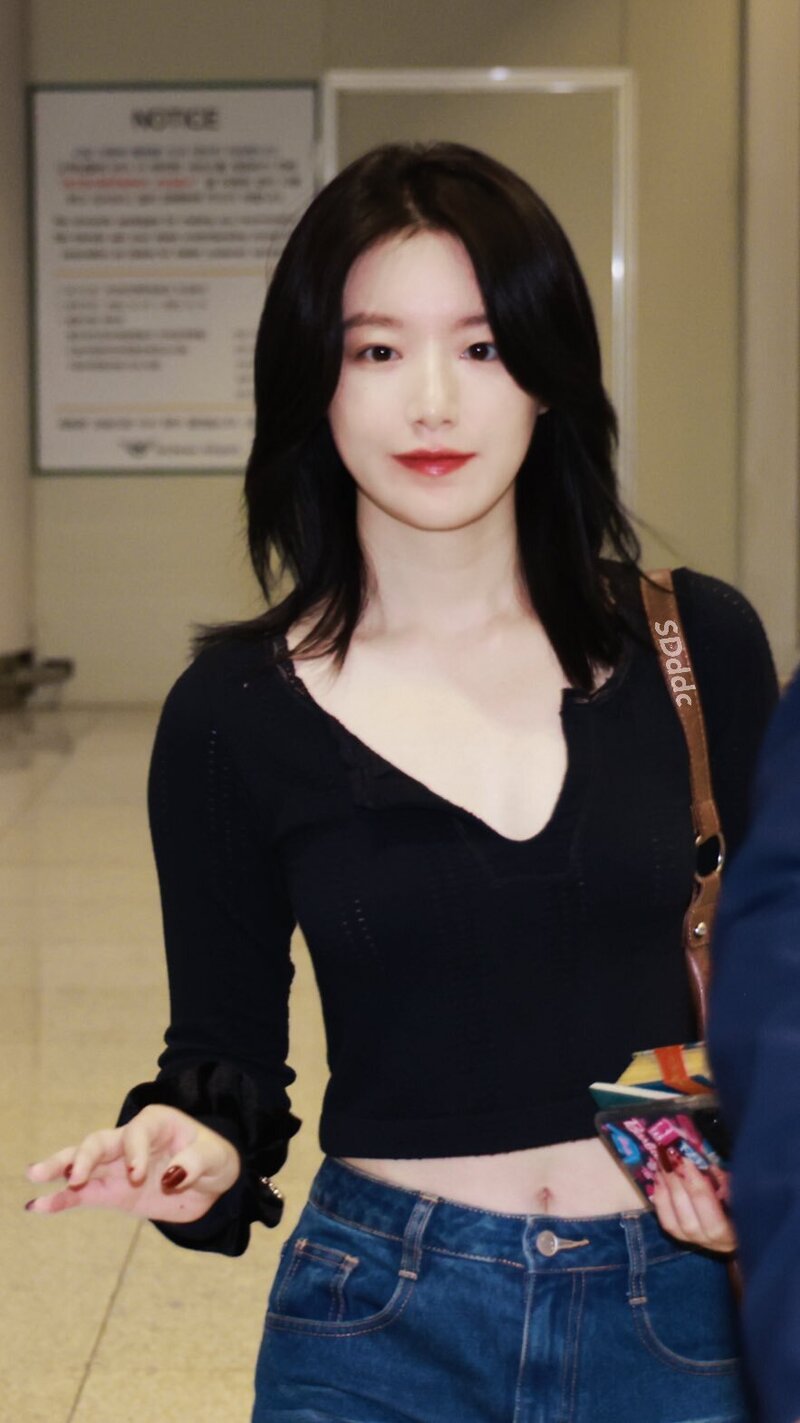231030 (G)I-DLE Shuhua - ICN Airport documents 18