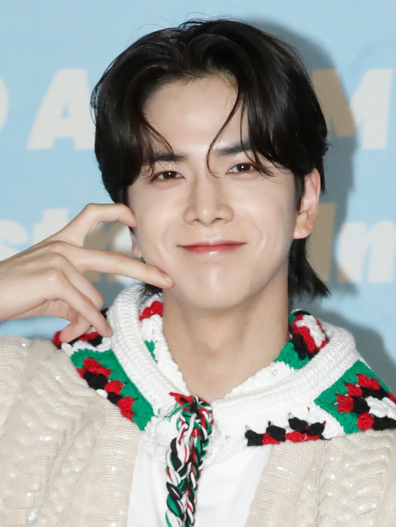 230807 The Boyz Younghoon - 'PHANTASY Pt.1 Christmas In August' Press Conference documents 7