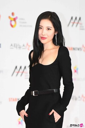 181128 Sunmi at the 2018 Asia Artist Awards red carpet