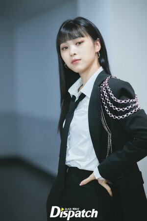 220411 ITZY Ryujin 1st Fanmeeting Photoshoot by Dispatch