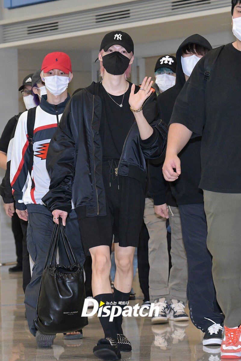 220823 THE BOYZ New at Incheon International Airport documents 3