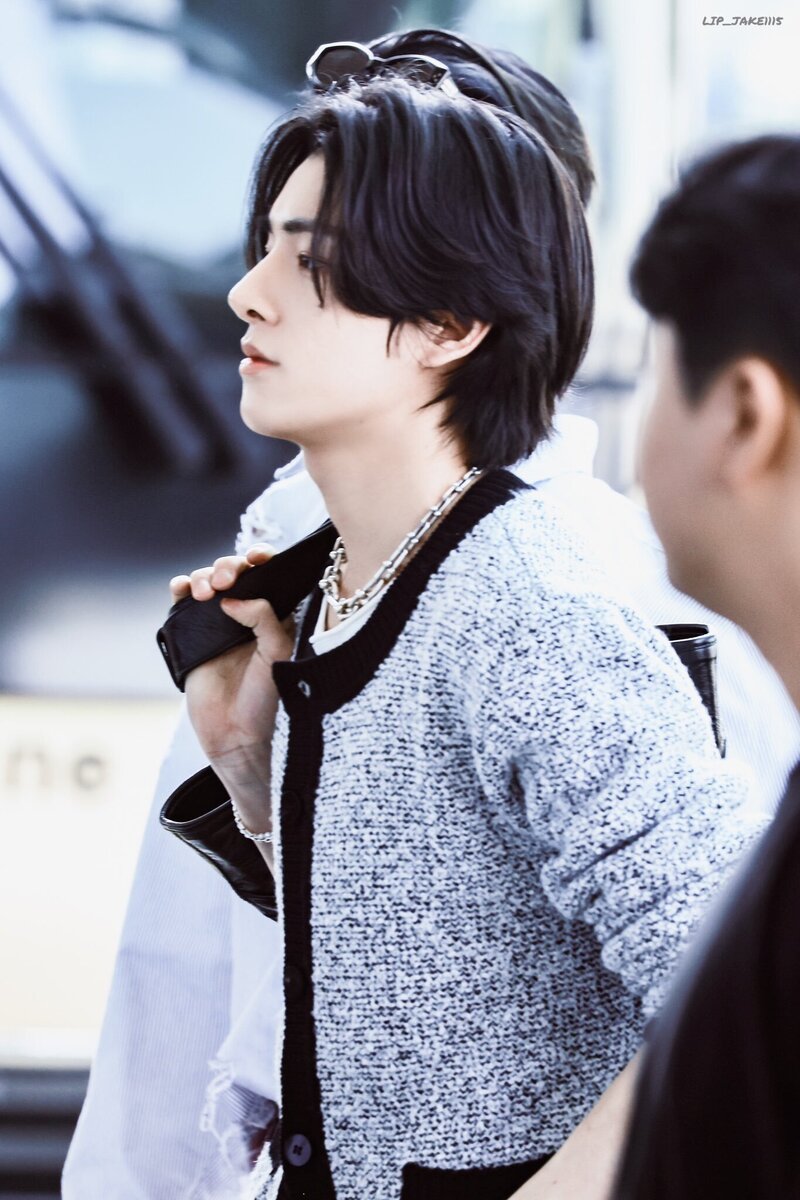 240422 Jake at ICN Airport documents 24
