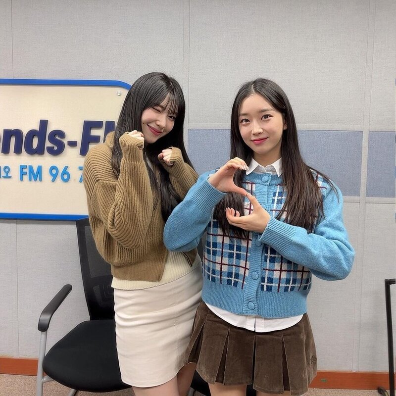 221222 starcandy0967 Instagram Update - Rocket Punch's Suyun and STAYC's Sumin documents 1