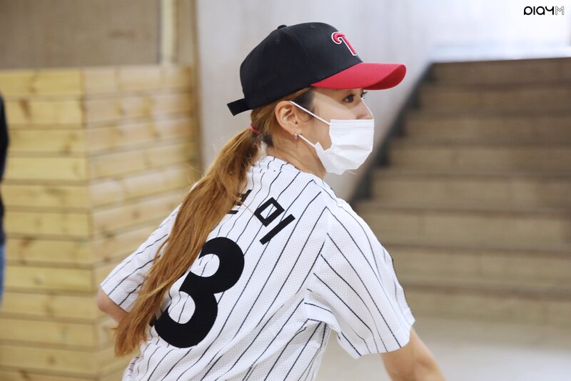 210604 PlayM Naver Post - Apink's Bomi LG Twins First Pitch Behind documents 8