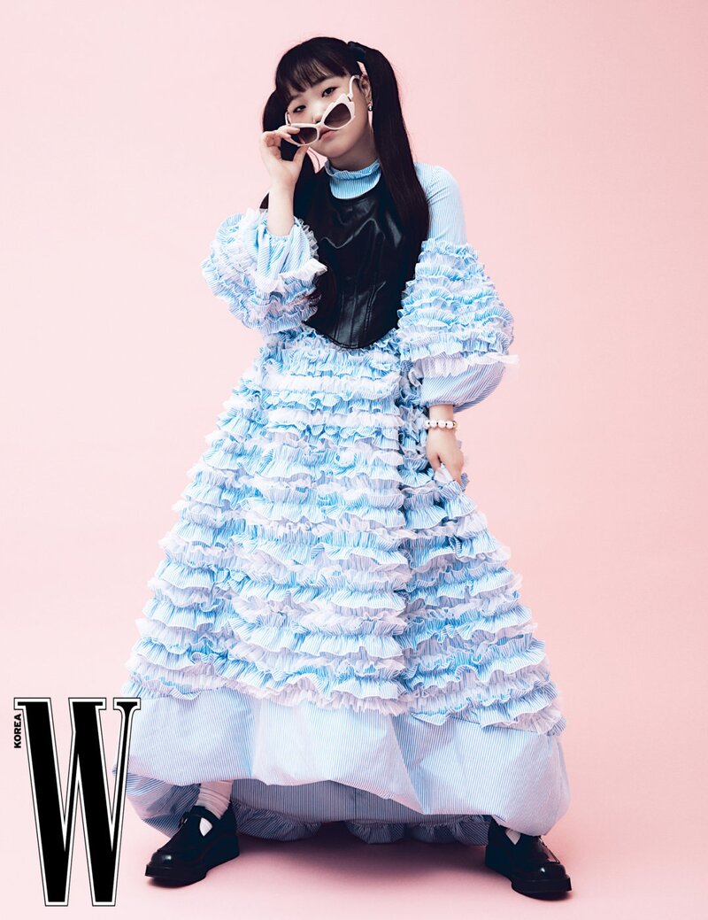 AKMU for W Korea June Issue 2022 documents 7