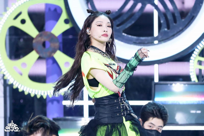 210220 Chungha - 'Bicycle' at Music Core (MBC Naver Post) documents 2