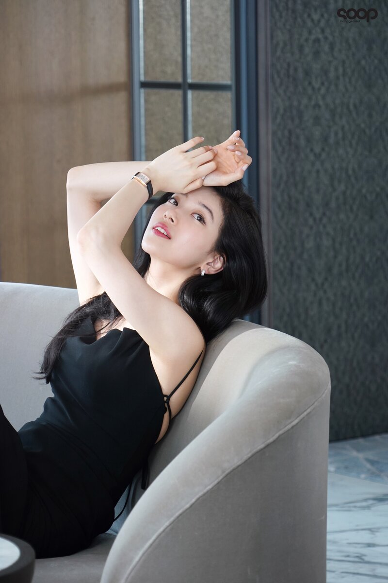 220812 SOOP Naver Post - Bae Suzy - Longines Photoshoot Behind documents 10